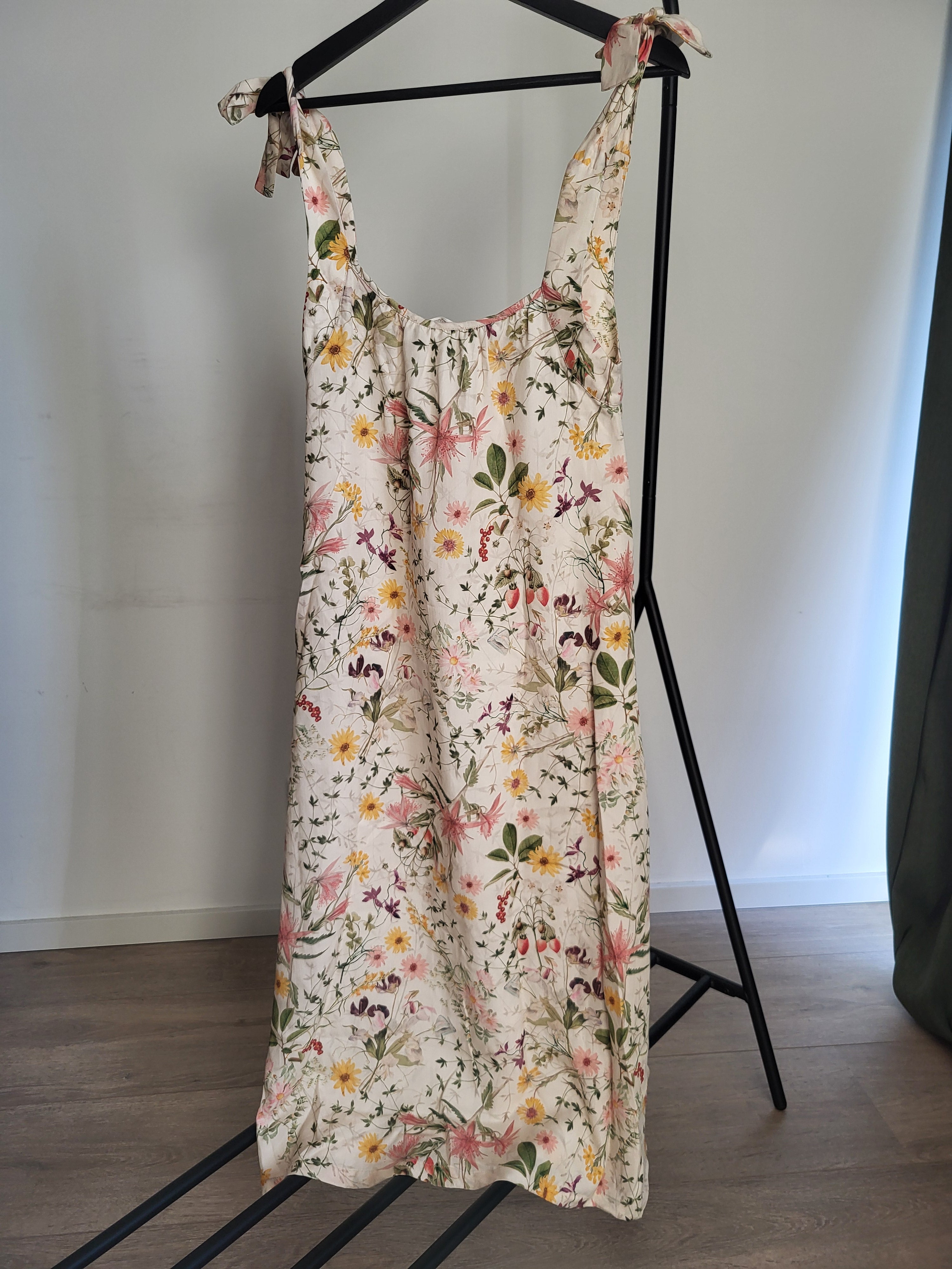 Coral-Paige Tencel Dress in Floral Print Size XS Preloved
