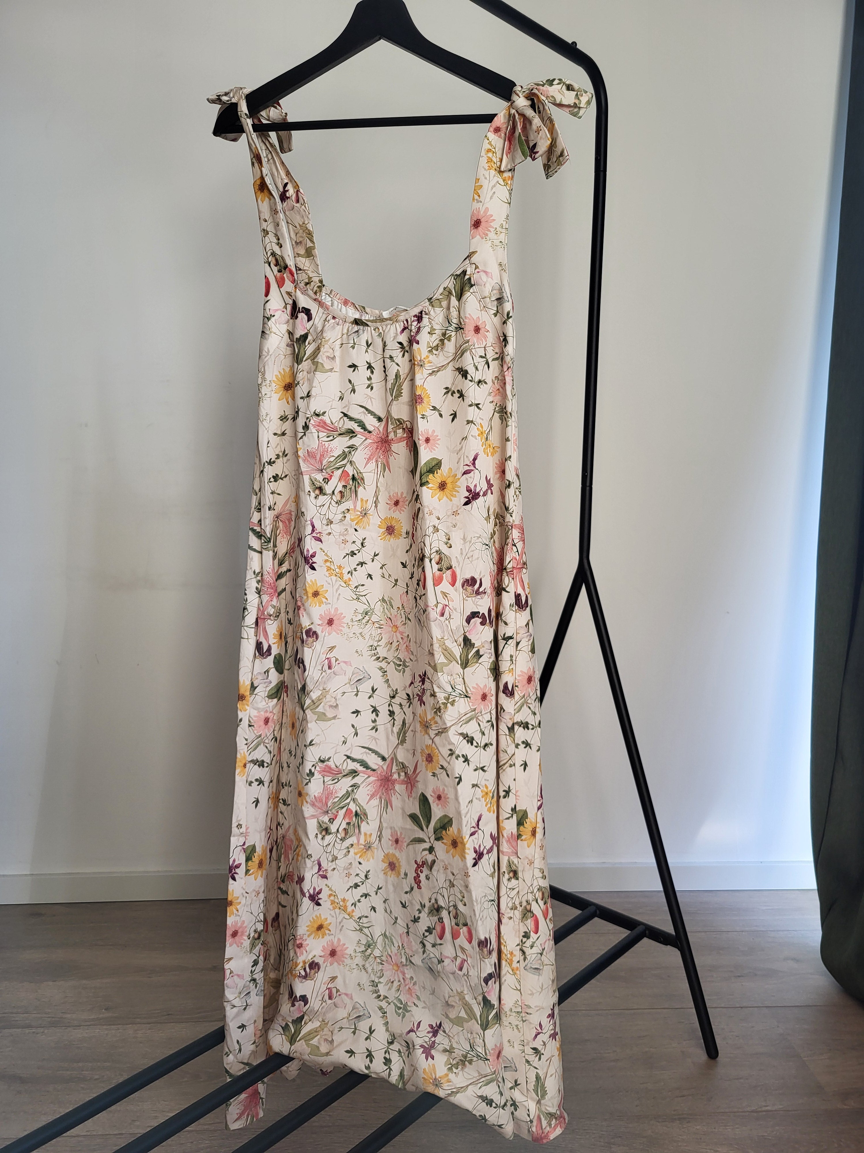 Coral-Paige Tencel Dress in Floral Print Size XS Preloved