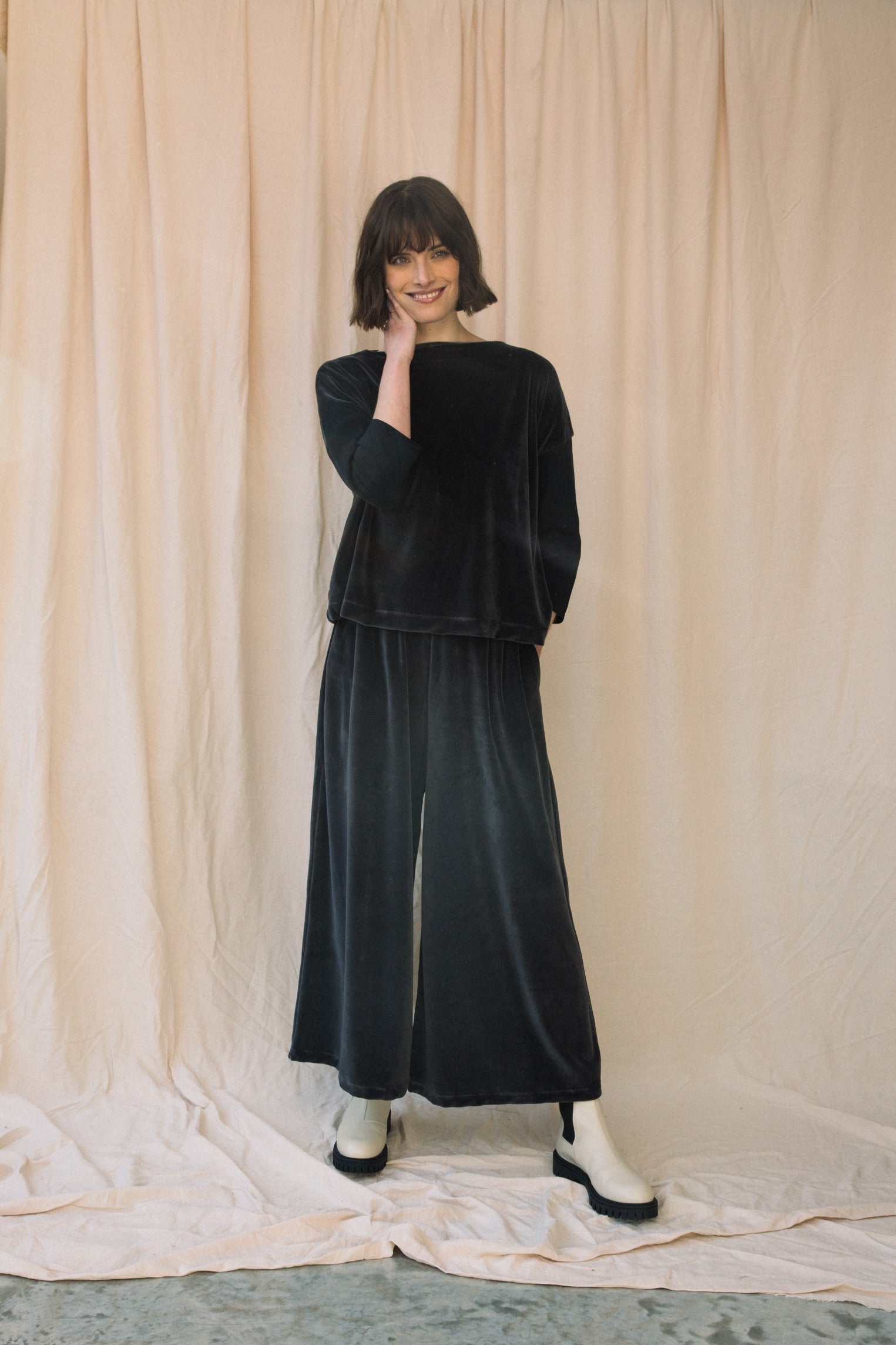 Odette Organic Cotton Velour Trouser in Charcoal