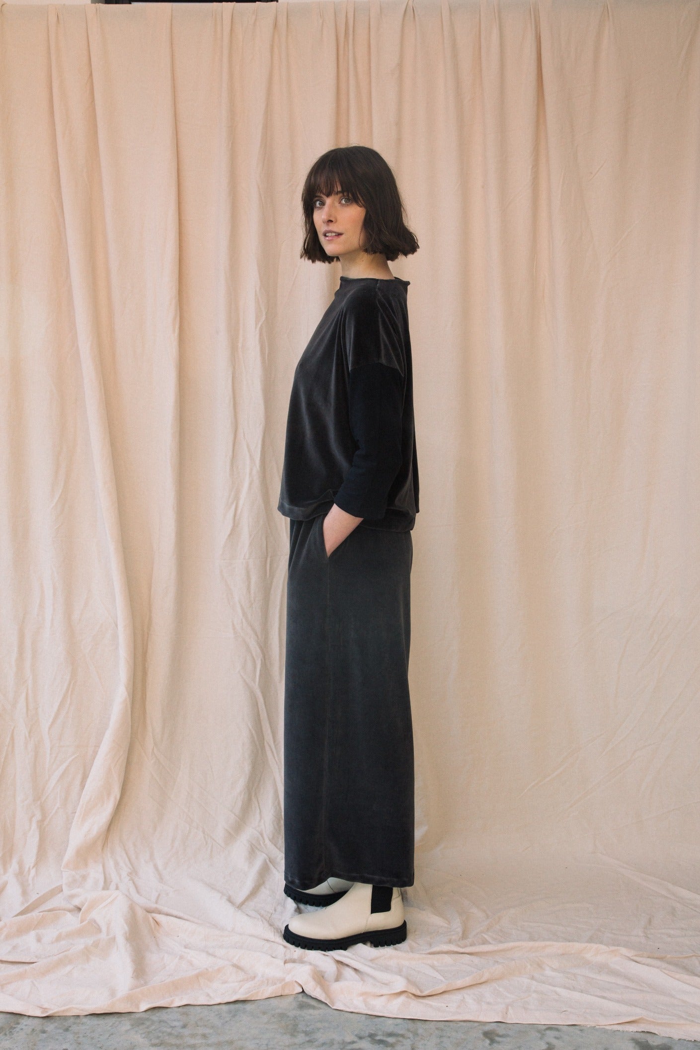 Odette Organic Cotton Velour Trouser in Charcoal