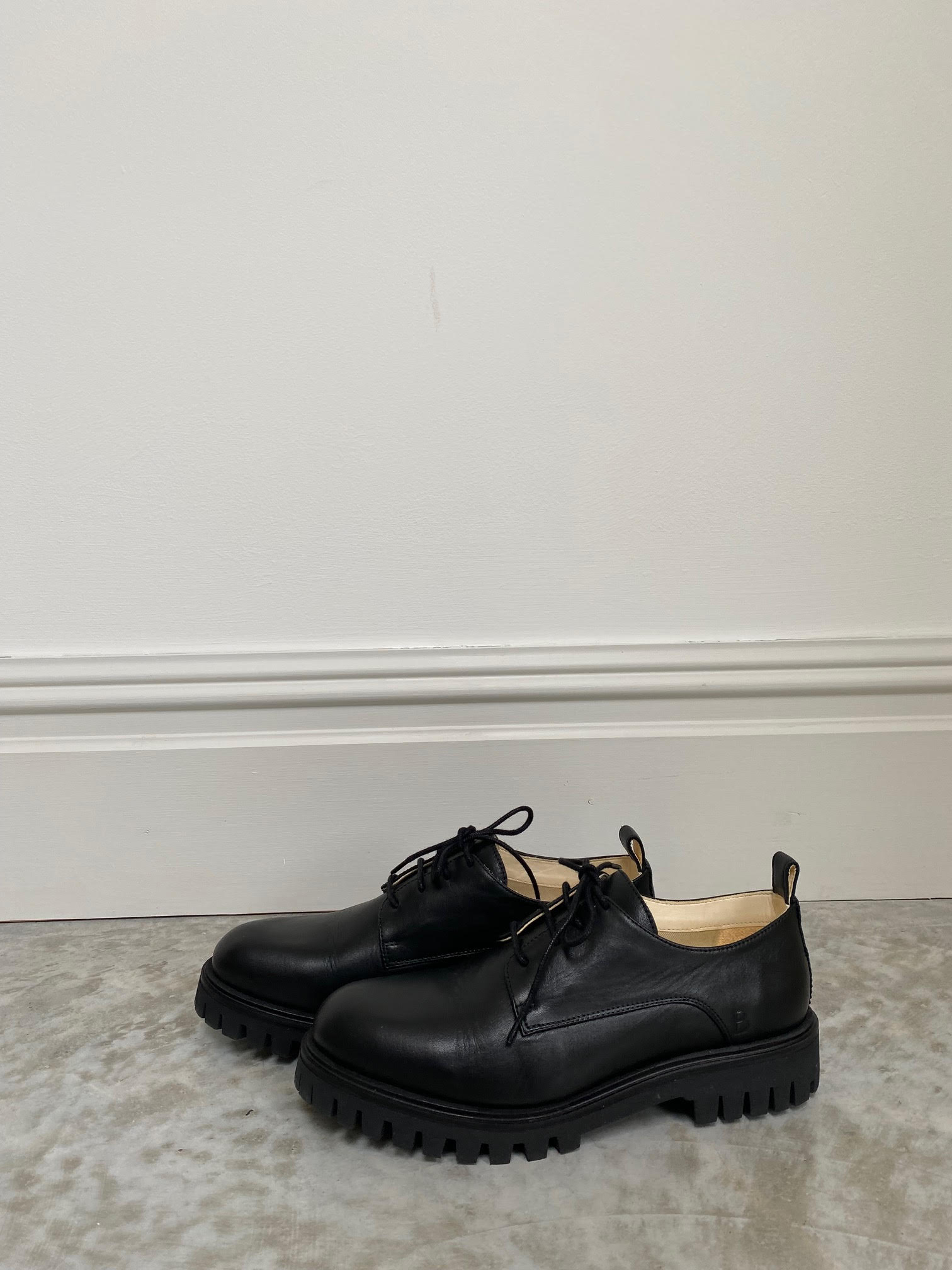 Verona Shoes in Black UK Size 8