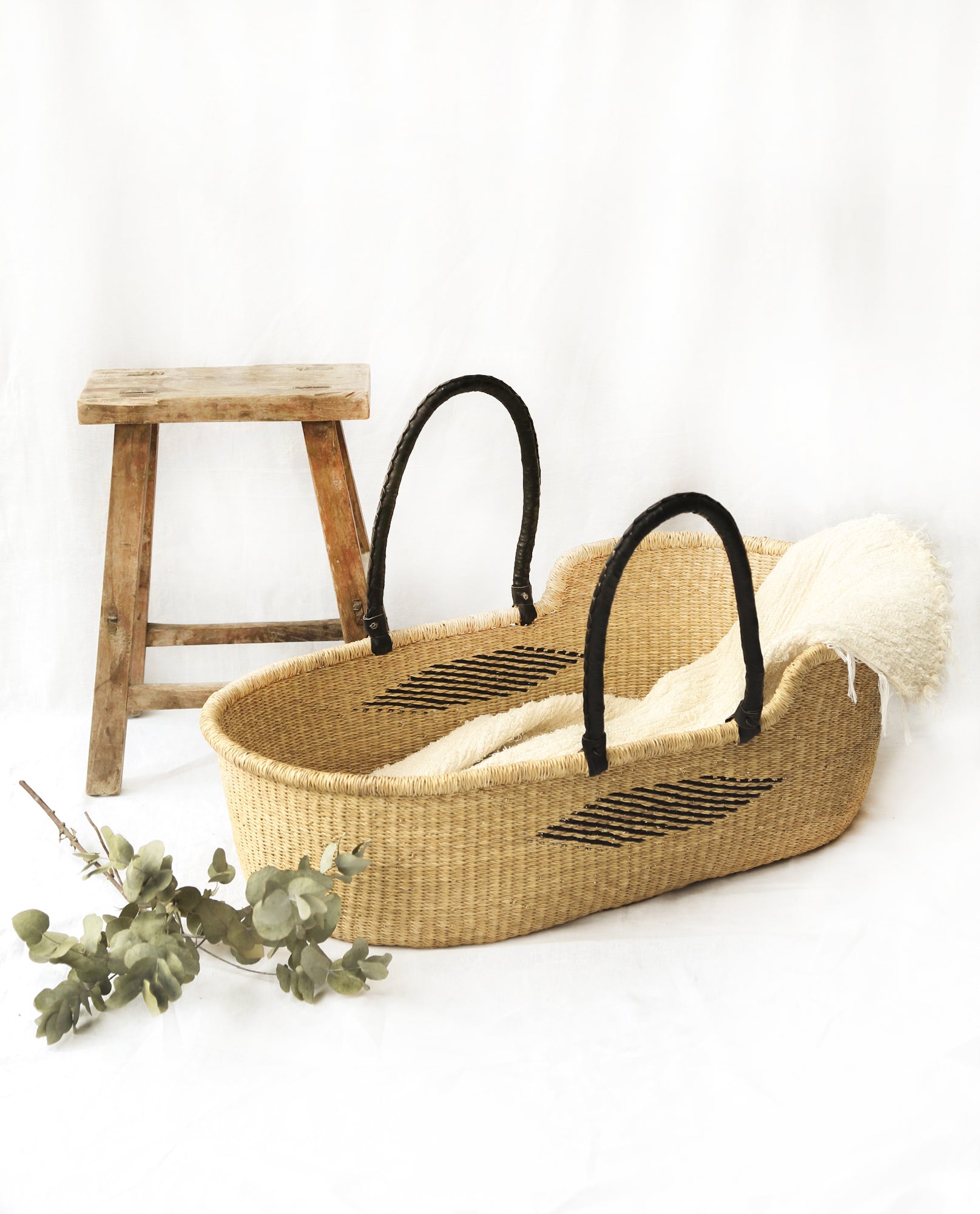 MALIKAH Handwoven Moses Basket With Leather Handles