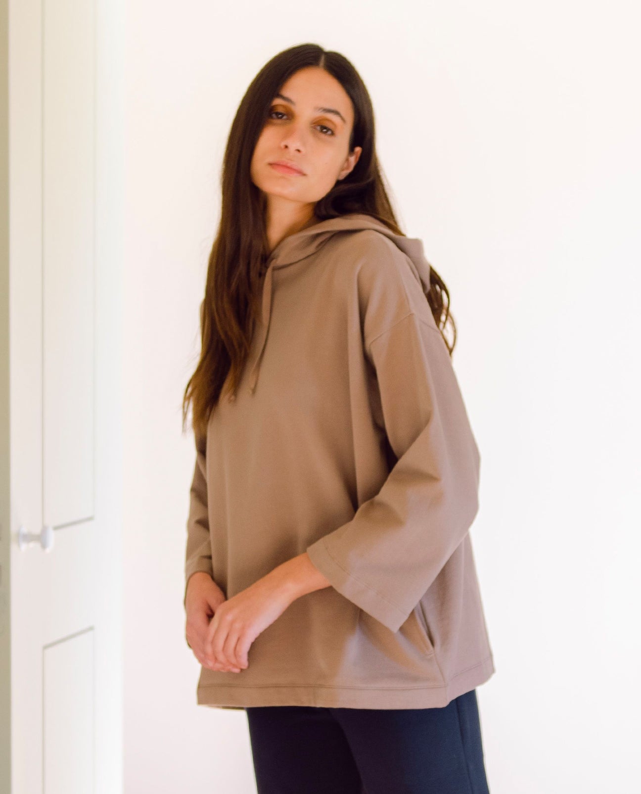 Yasmin Organic Cotton Hoodie In Mocha