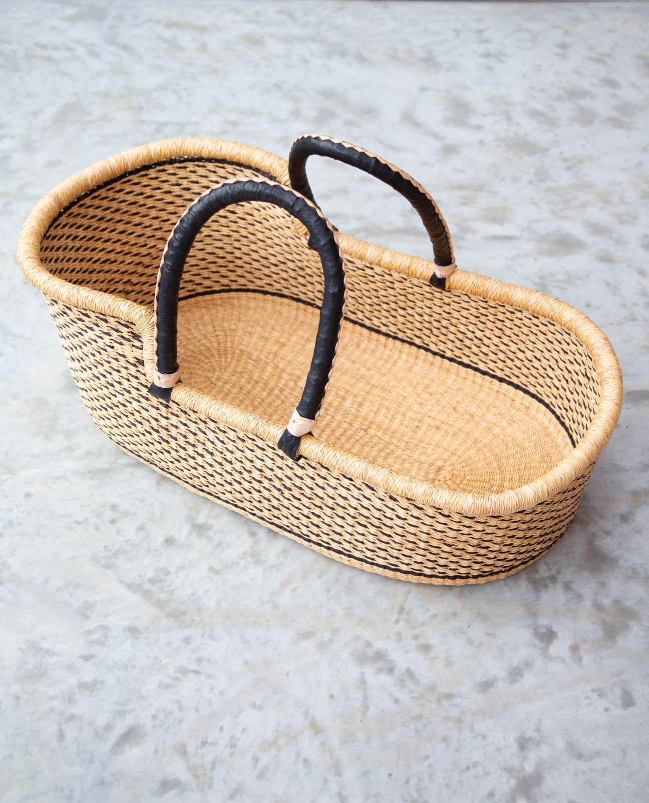 SISI Handwoven Moses Basket With Leather Handles