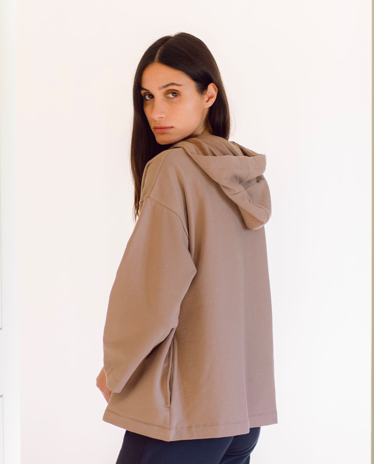 Yasmin Organic Cotton Hoodie In Mocha