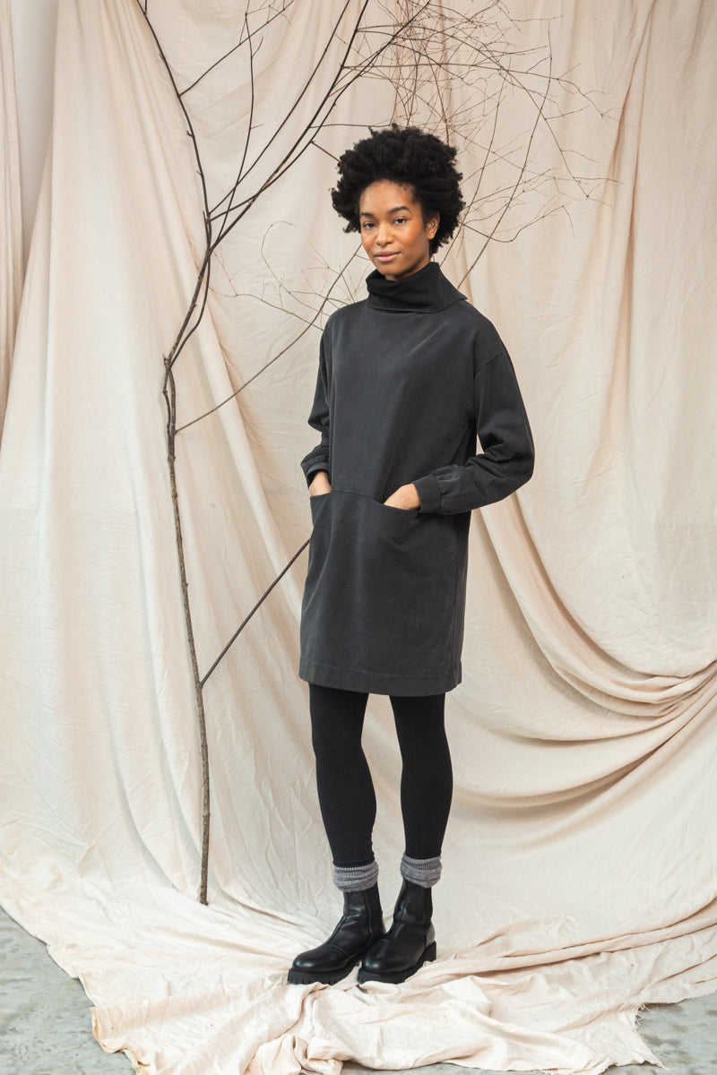 Tricia Organic Cotton Felpe Dress in Charcoal Stonewash