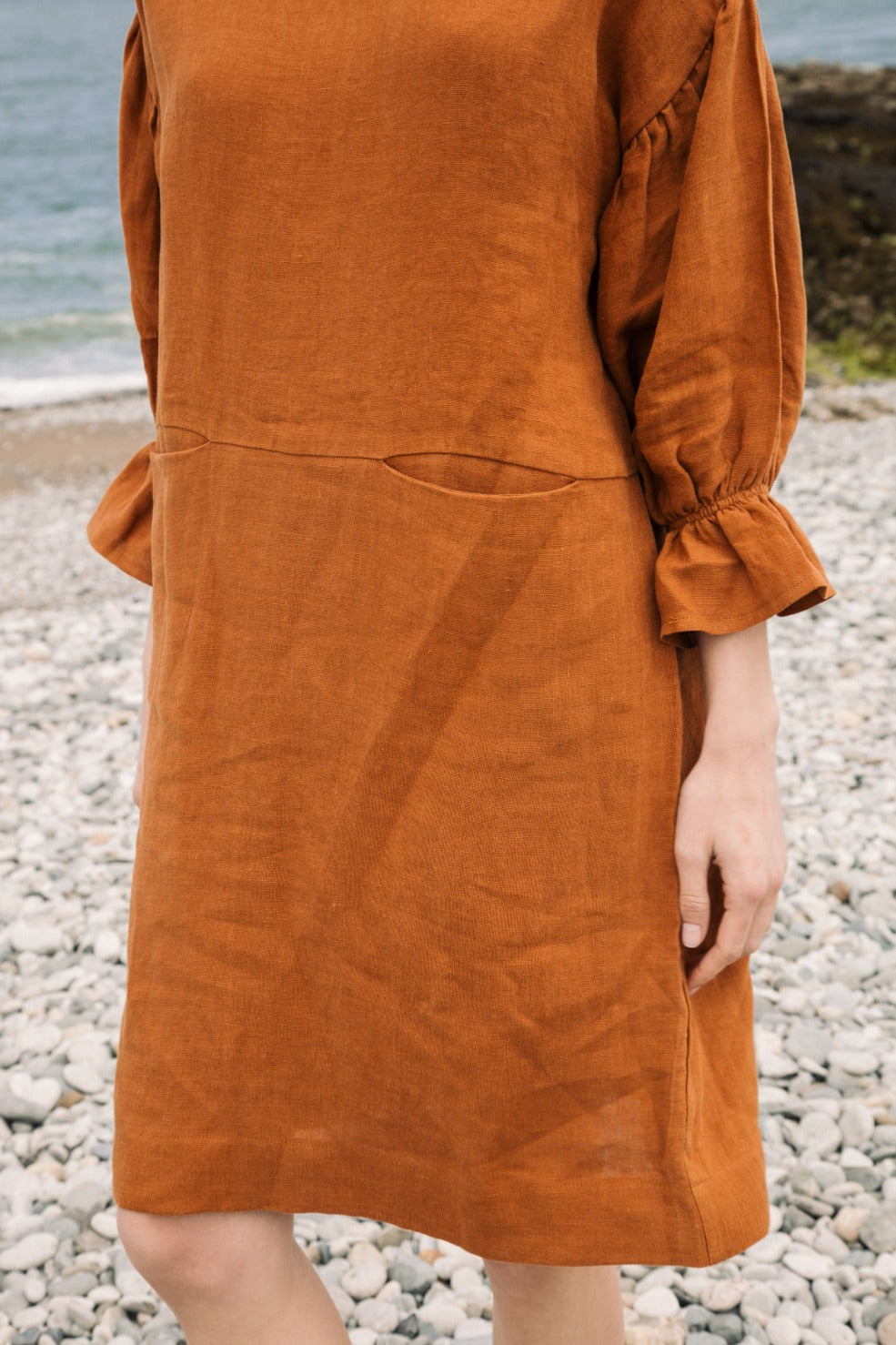 Claudia-May Linen Dress in Pecan