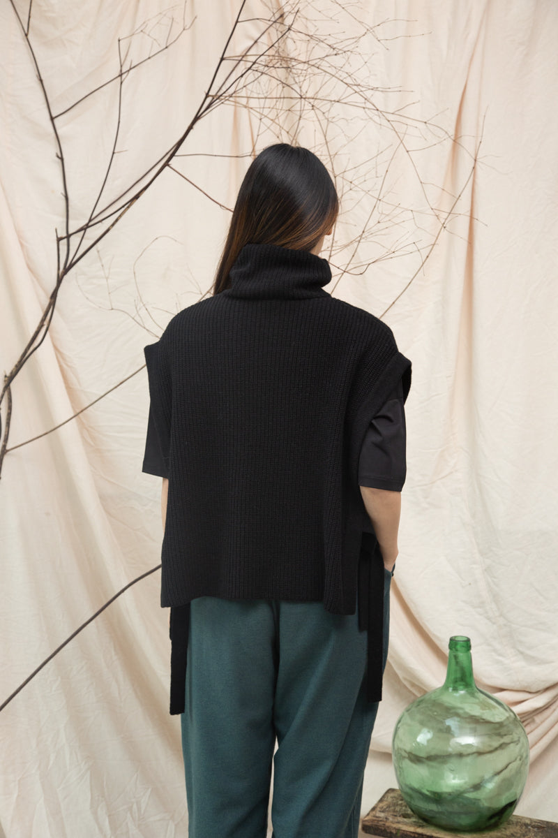 Kanon Recycled Wool Knitted Vest in Black