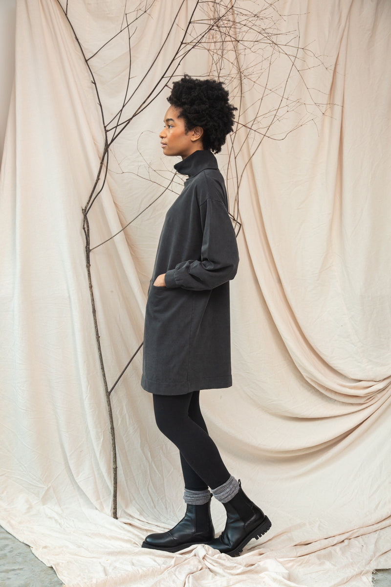 Tricia Organic Cotton Felpe Dress in Charcoal Stonewash