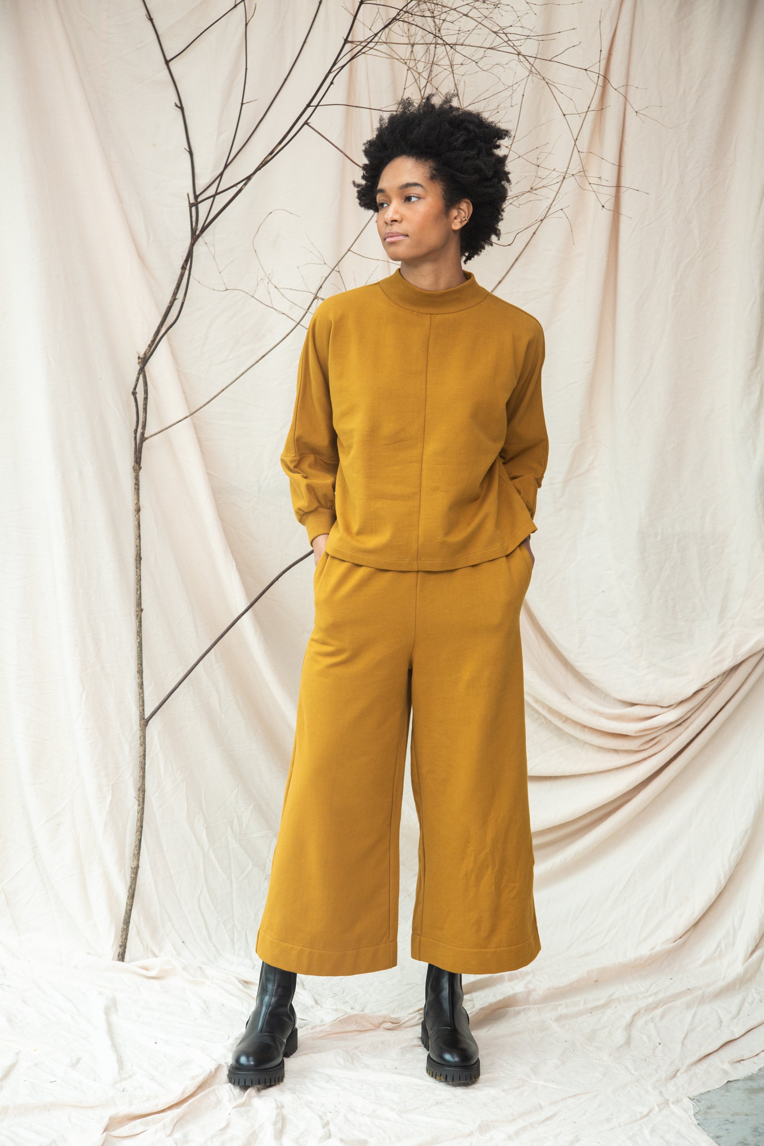 Maiya Organic Cotton Felpe Sweatshirt in Ochre