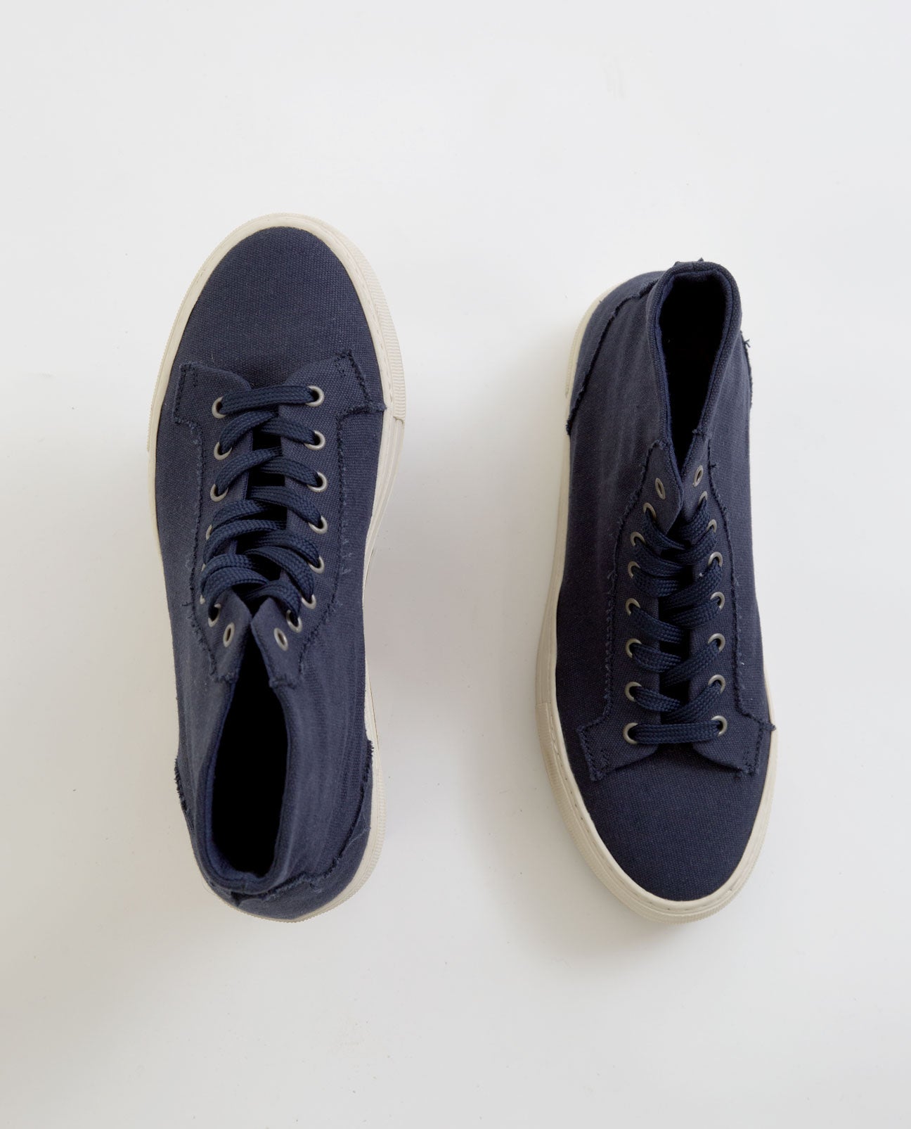 Garda High Top Trainer in Navy