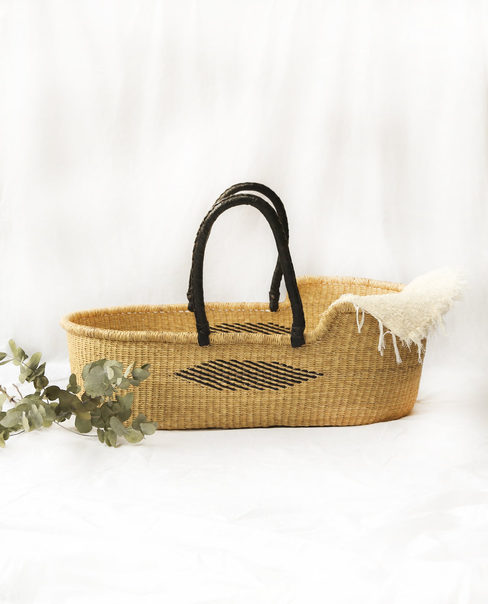 MALIKAH Handwoven Moses Basket With Leather Handles