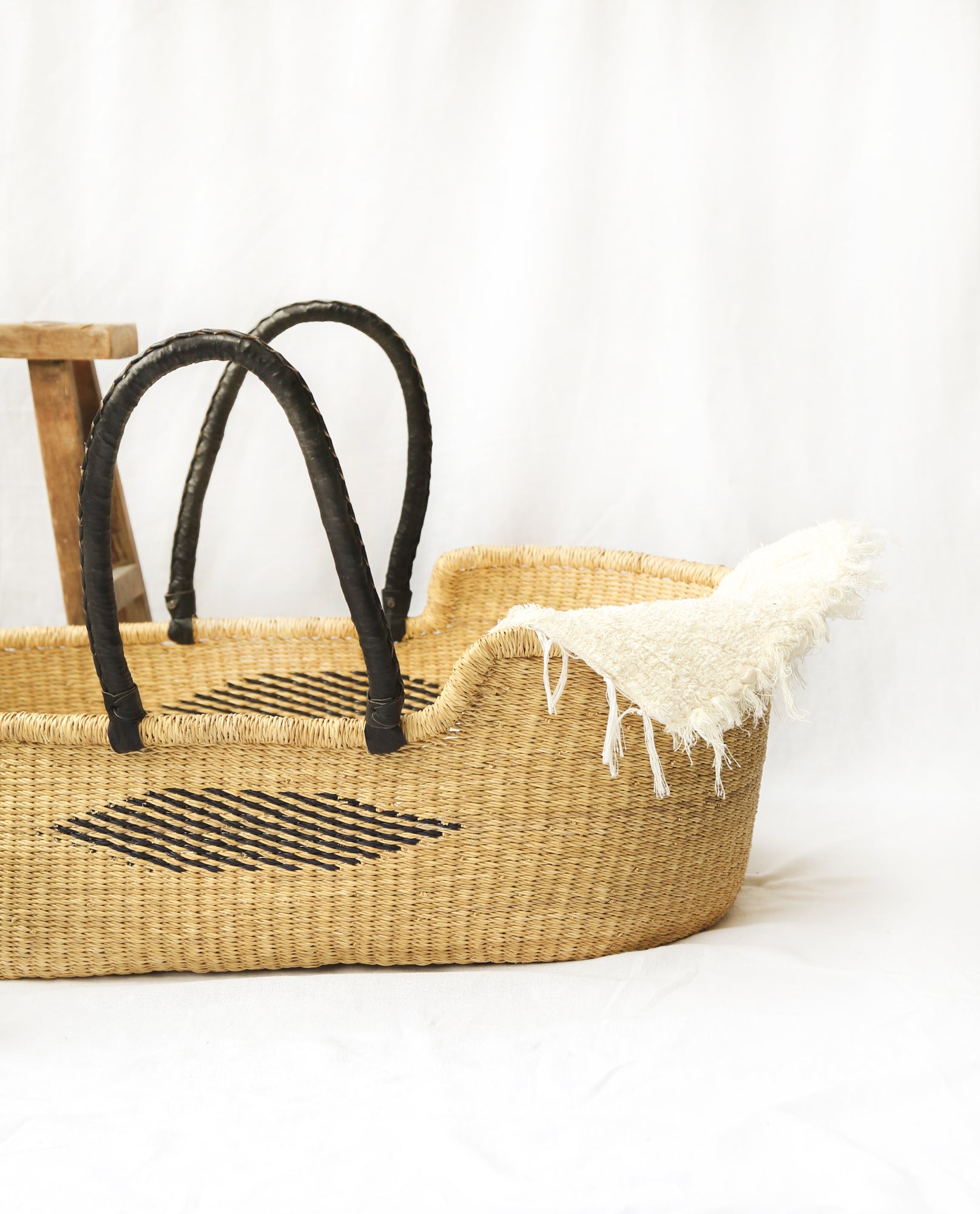 MALIKAH Handwoven Moses Basket With Leather Handles