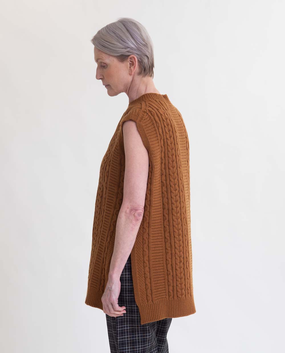 Pippa Lambs Wool Vest In Tan