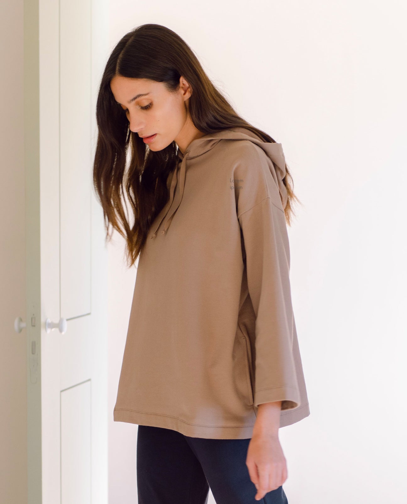 Yasmin Organic Cotton Hoodie In Mocha