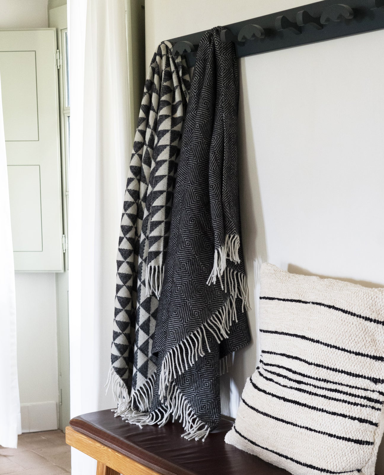 Corvo-Casa Wool Blanket in Black