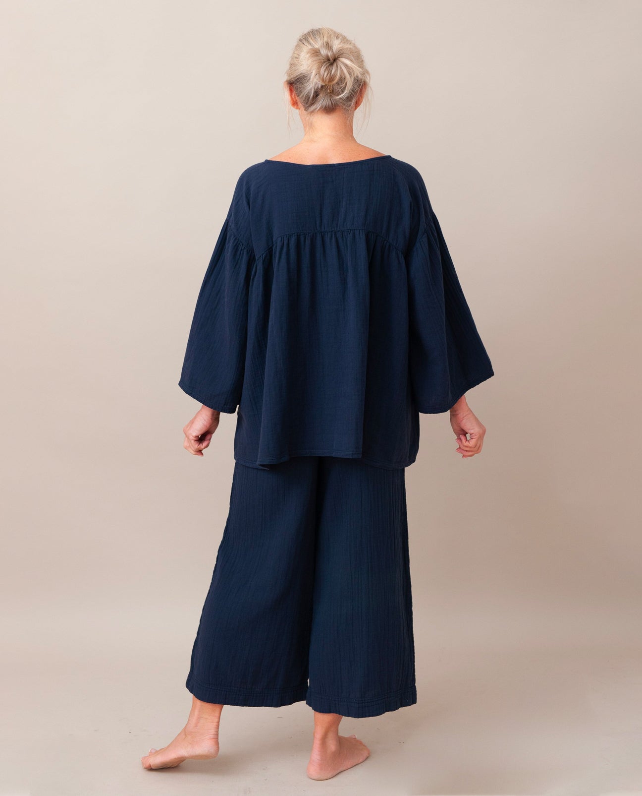 Evora Organic Cotton Trousers In Navy