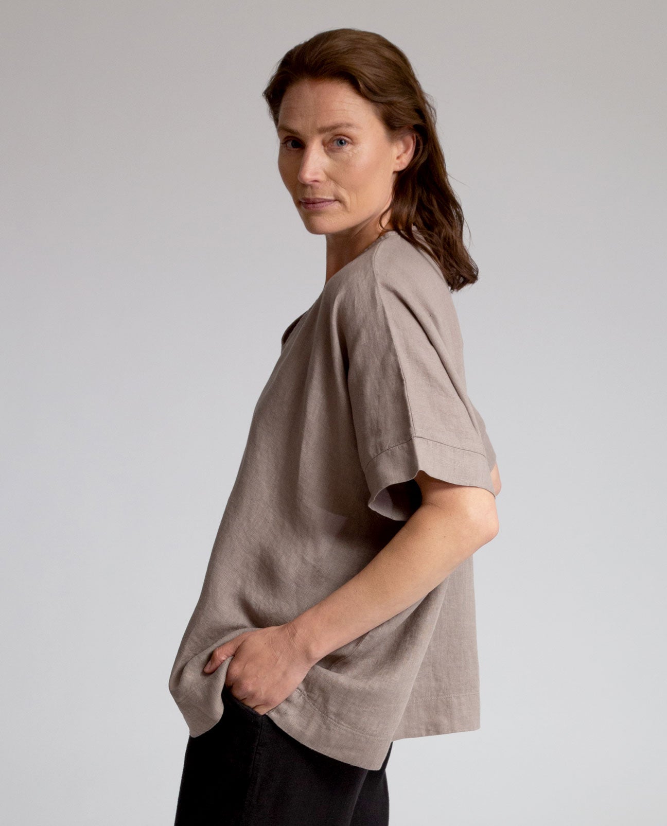 Leonor Linen Top In Olive