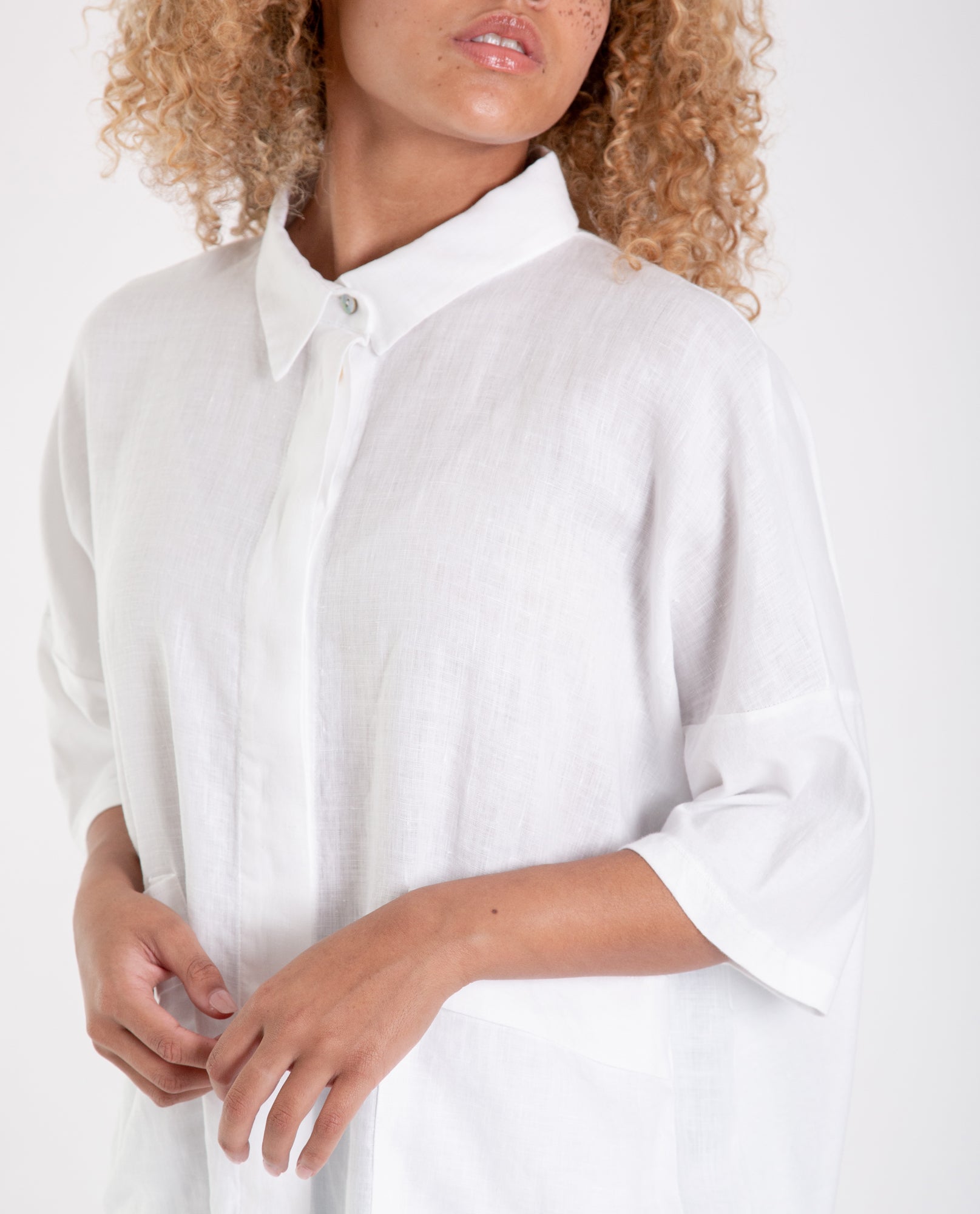 NAOMI Linen Shirt In White