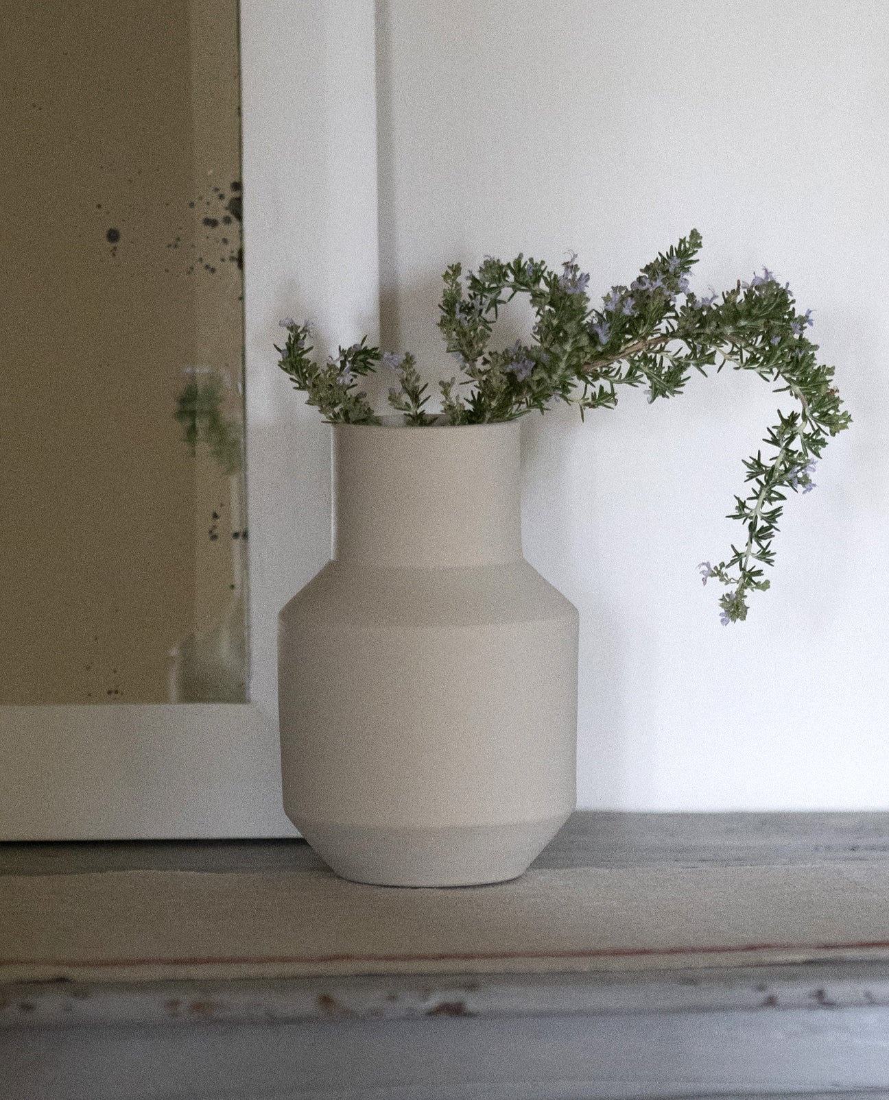 Sado-Ocactuu Vase in Sand